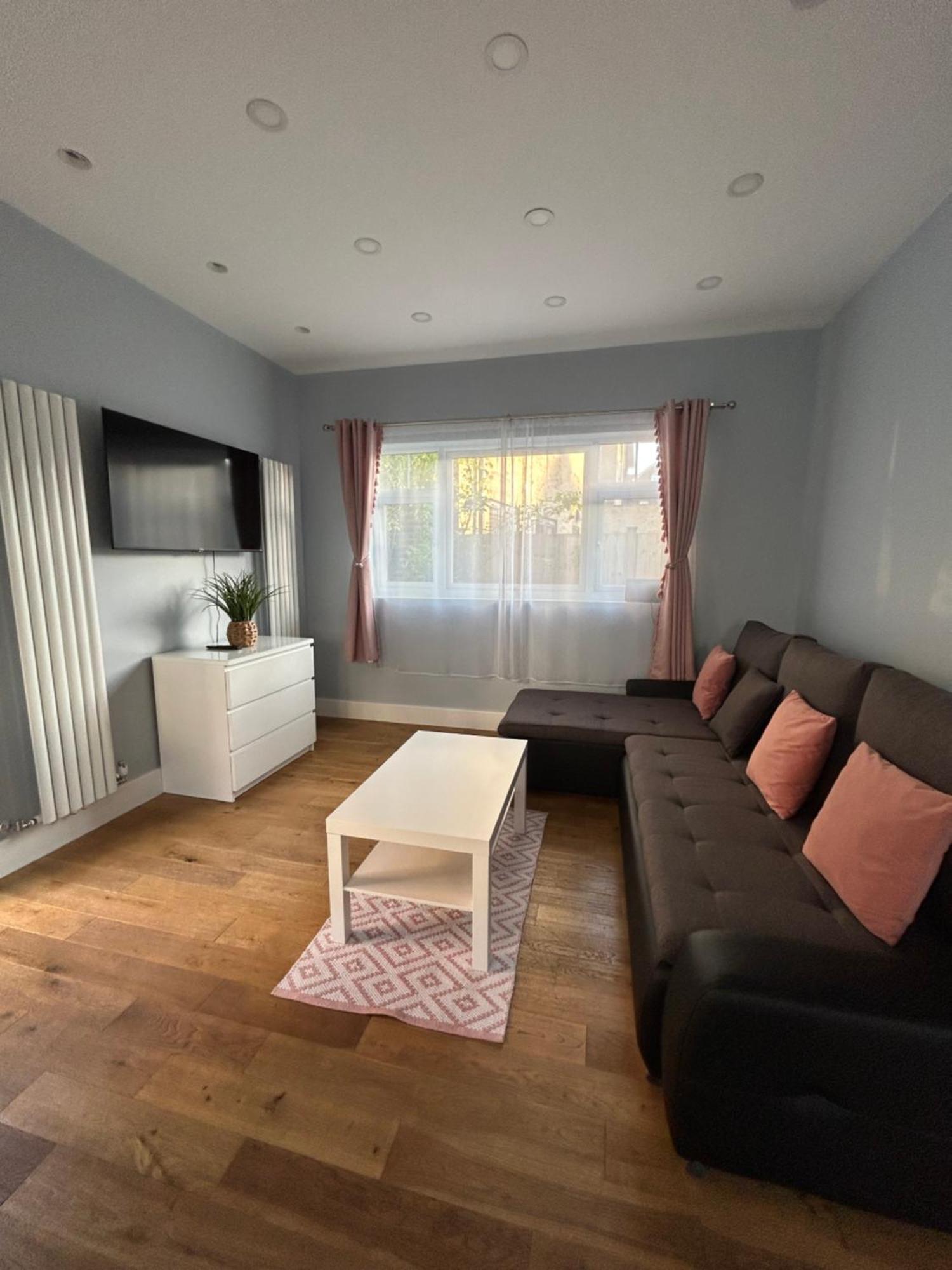 Dana'S Bungalow Horley Exterior foto